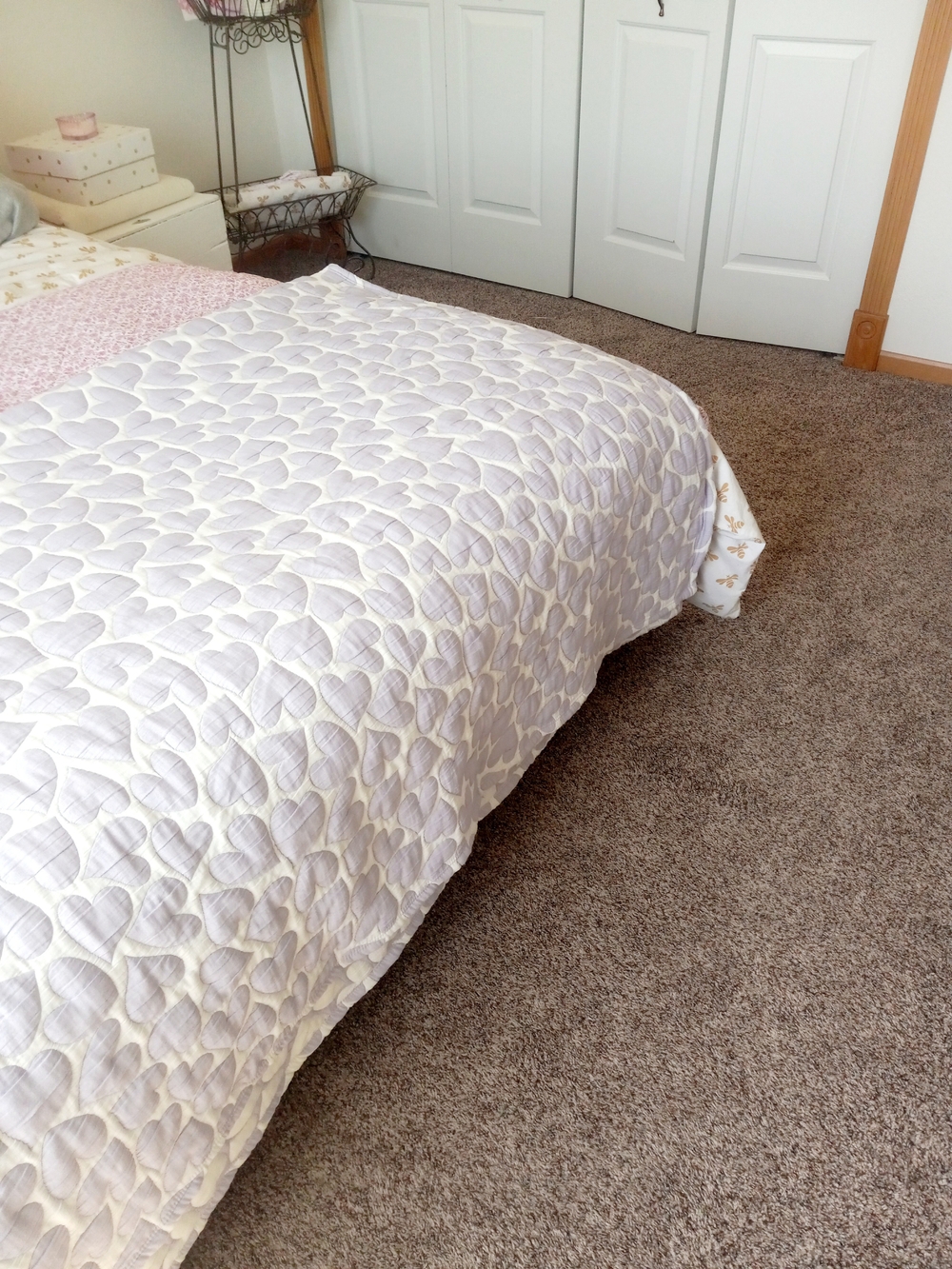Darling ,Unique Periwinkle and White Heart Quilted Comforter..TWIN SIZE - Picture 3 of 3